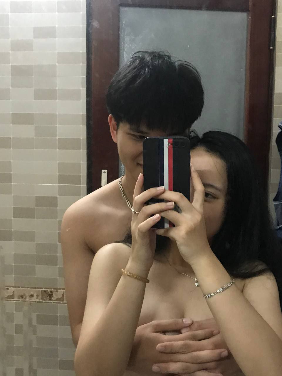 [Tiểu Bảo tìm hoa] Dẫn anh đi tìm một cô gái ngoại vi vào đêm khuya, một cô gái mảnh khảnh mặc váy dài màu đen, ngồi xổm trên ghế sofa để quan hệ bằng miệng, tự mình cưỡi lên và nhấc mông lên để tiến vào từ phía sau...